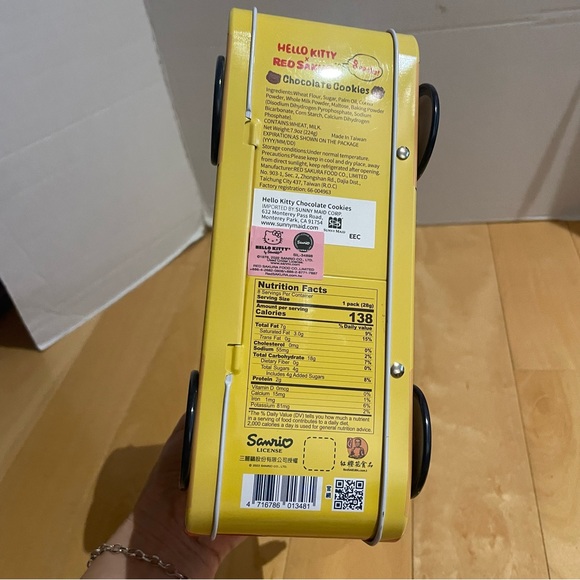 Cute hello kitty red car tin container tin container - Picture 5 of 7